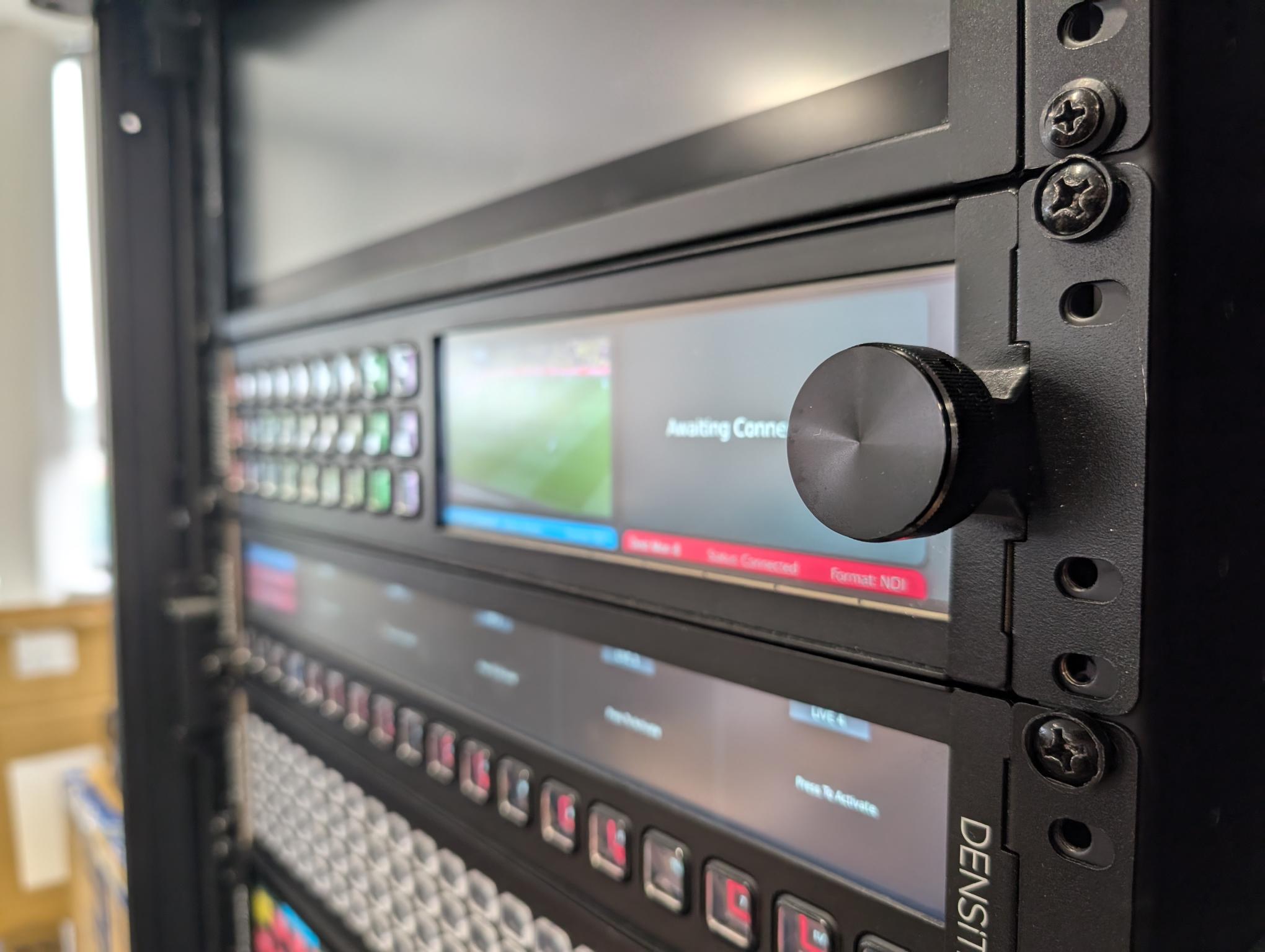 Image of 2RU 27 Button